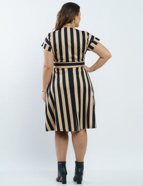 Vestido Curto Pontoroma Listrado Com Cinto