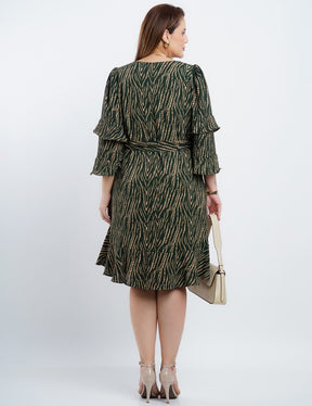 Vestido Curto Crepe Com Babado