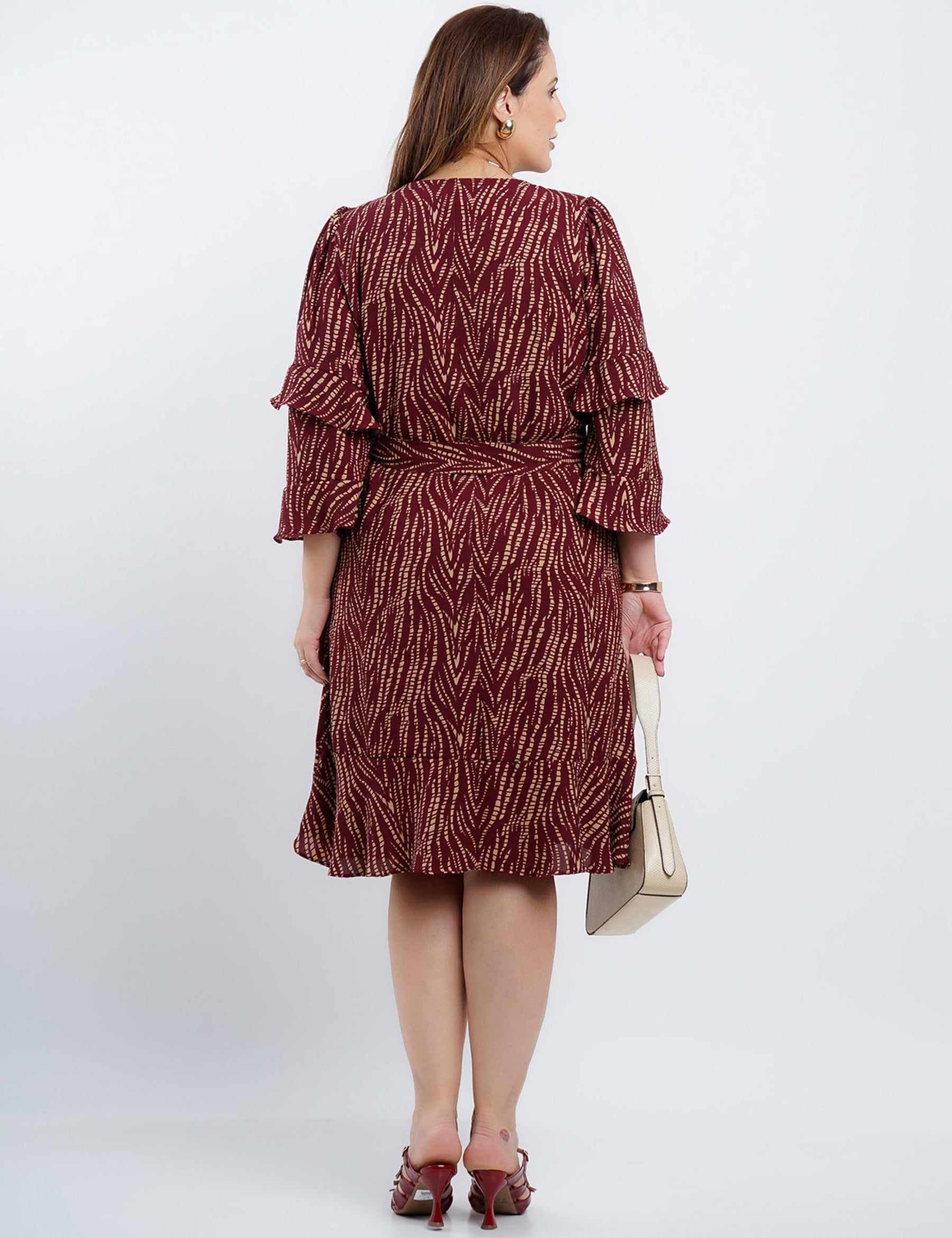 Vestido Curto Crepe Com Babado