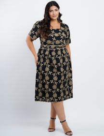 Vestido Curto Linho Misto Com Bordado