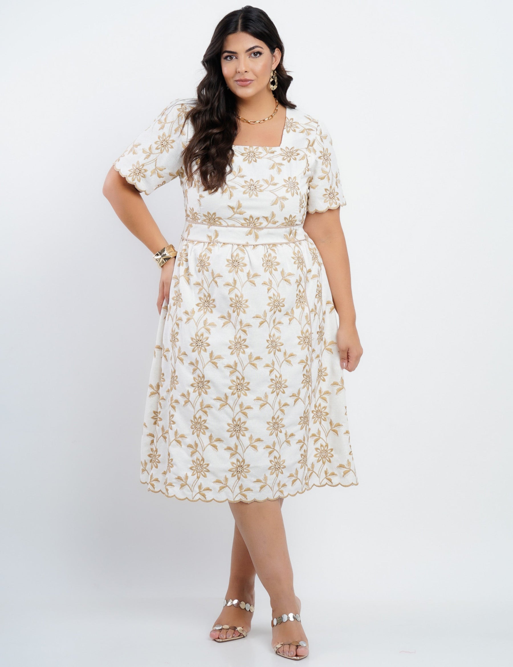 Vestido Curto Linho Misto Com Bordado