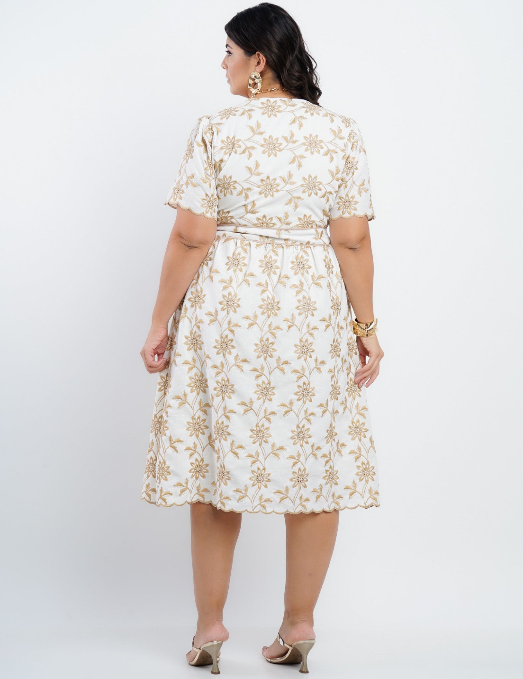 Vestido Curto Linho Misto Com Bordado